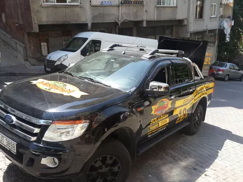 Magic Sun Solarium reklam aracı - ön çapraz görünüm, A2 Reklam tam folyo kaplama.