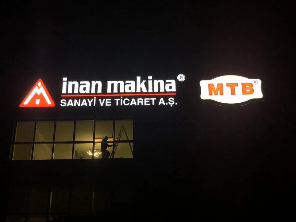 A2 Reklam cephe tabelası, gece aydınlatmalı LED kutu harf uygulaması