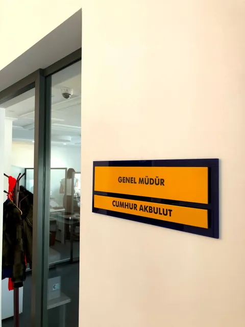 Genel Müdür kapı isimliği - A2 Reklam ofis kapı tabelası (isim ve unvan plakası).