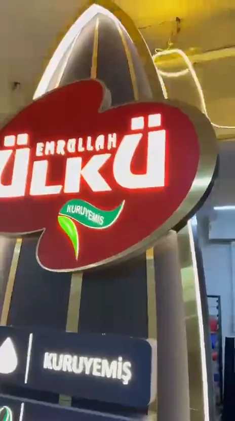 Ülkü Kuruyemiş totem: logo ve bilgi kutuları